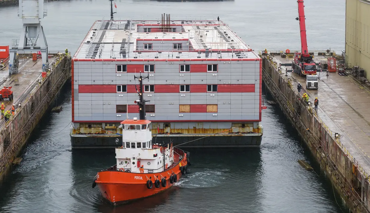 Dioperasikan oleh Bibby Marine Limited yang berbasis di Liverpool, kapal sepanjang 93m itu akan tetap berada di Falmouth sementara pekerjaan dilakukan, sebelum dipindahkan ke tujuan akhirnya. (Matt Keeble/PA via AP)