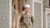 7 Rekomendasi Baju Muslim Anak Laki-Laki 2025, Cocok Dipakai Sekolah hingga Kegiatan Harian