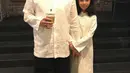 Engku Emran seorang pria berdarah Melayu, Tiongkok, dan India. Ia merupakan Chief Executive Officer (CEO) sebuah perusahaan media yakni TV Synergy Sdn Bhd dan Chief Operating Officer (COO) Suria FM. (instagram/iamkumbre)
