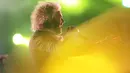 Wayne Coyne, vokalis The Flaming Lips, menghadirkan aksi panggung spektakuler dan penuh warna saat tampil di LaLaLa Festival 2026 di JIExpo Kemayoran, Jakarta. Coyne sukses menghibur penonton dengan atraksi unik menggunakan balon plastik raksasa yang menjadi salah satu momen ikonik dalam penampilan The Flaming Lips. (KLY/Budy Santoso)