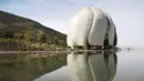 Sebuah bangunan rumah ibadah umat Baha'i yang berdiri di pinggiran Santiago, Chile, Rabu (13/10). Agama Baha'i lahir di Persia (sekarang Iran) pada abad 19. (Reuters/Pablo Sanhueza)