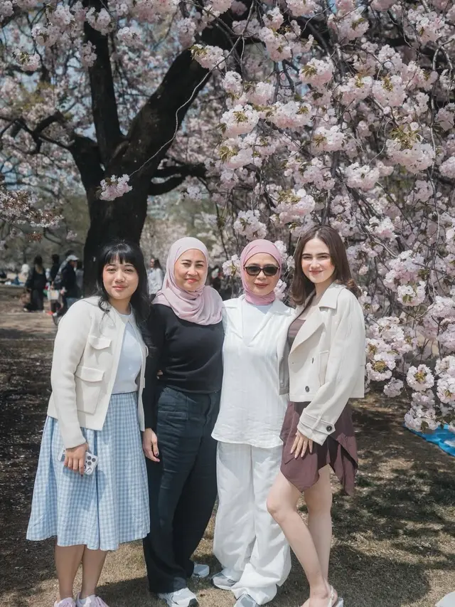 Potret Kebersamaan Syifa Hadju dan Sherina Hadju
