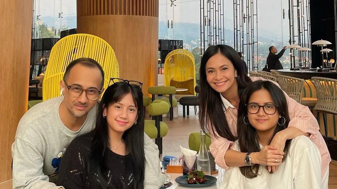 Potret Ersa Mayori Rayakan Ulang Tahun Kika Sang Putri Ke-20, Cantik - Kuliah di Teknik Penerbangan ITB