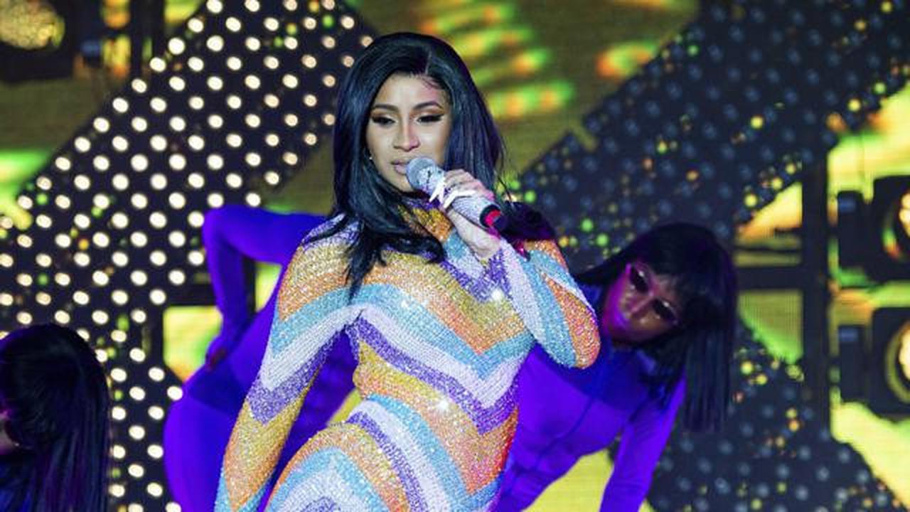 Cardi B Blak-blakan Ucap Rencana Copot Implan di Bokongnya Usai Rampungkan Tur