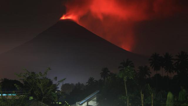 Gunung Soputan erupsi (Twitter Sutopo Purwo Nugroho)