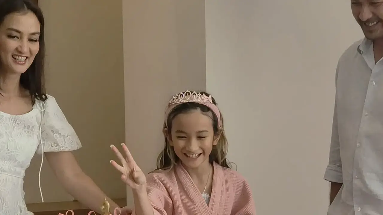 Potret Cantik Salma, Putri Atiqah Hasiholan, Rayakan Ulang Tahun ke-9 Bersama Bestie