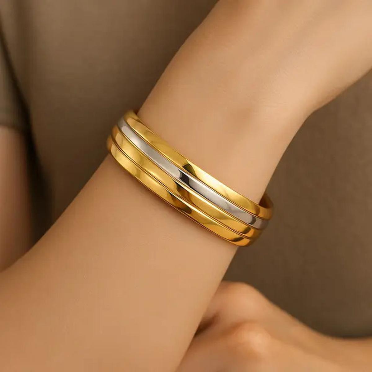 7 Model Gelang Emas Bangle 50 Gram 22 Karat Favorit Ibu Sosialita di 2025, Tampil Glamor