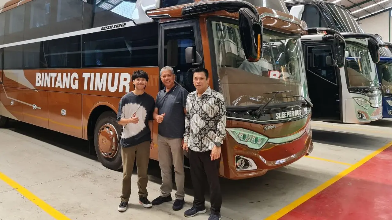Bus Buatan Karoseri Buatan Indonesia (Arief A/Liputan6.com)