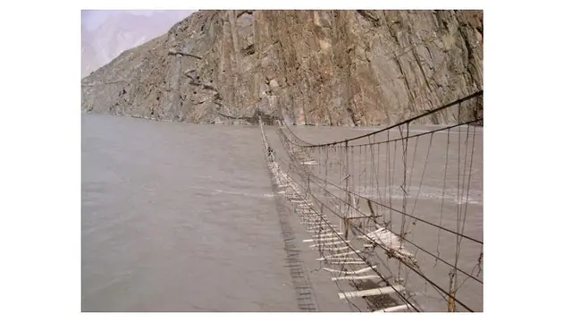 Jembatan Hanging Hussaini