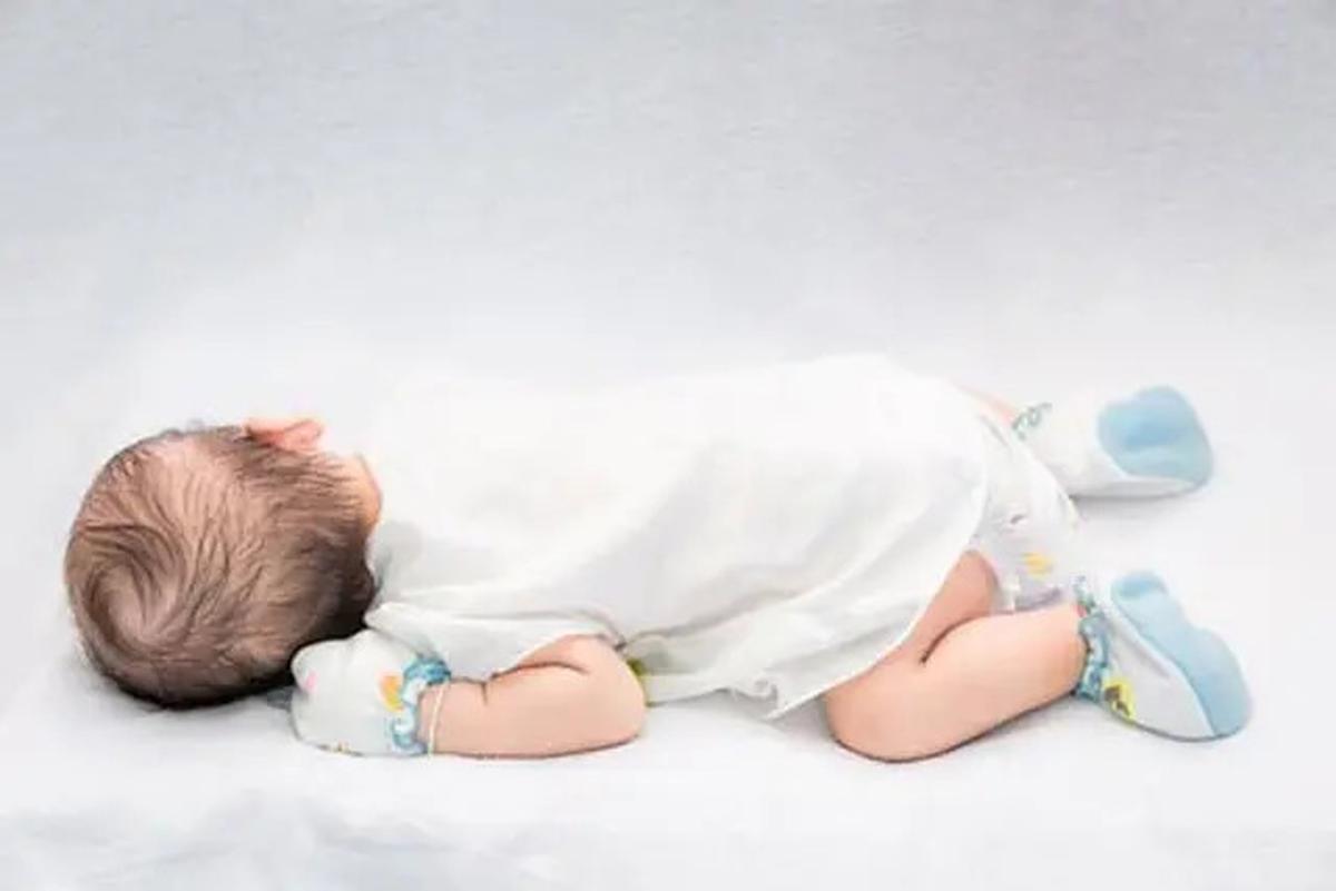 6 Tanda Bayi Sakit Punggung, Kenali Gejala dan Tips Mengatasinya untuk Kenyamanan Si Kecil
