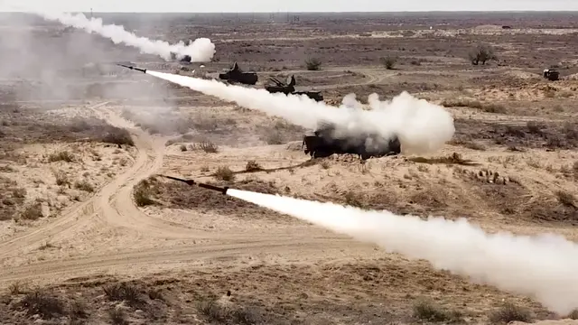 FOTO: Rusia Gelar Latihan Militer Gabungan di Ashuluk
