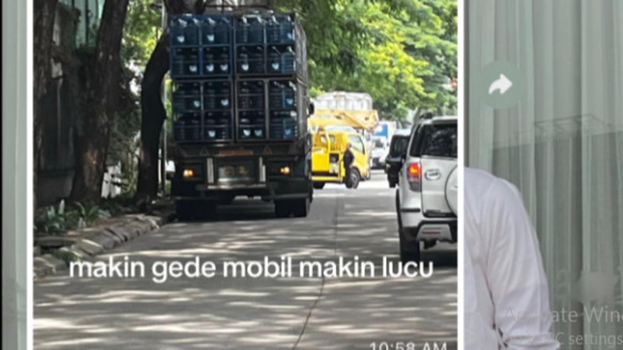 Uniknya, si pacar justru semakin bahagia jika dia bertemu dengan mobil galon yang berukuran besar. Dengan demikian, ada banyak pula galon air yang nampak ditampung.&nbsp;<br>