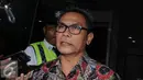 Jubir Presiden Joko Widodo, Johan Budi mendatangi gedung KPK, Jakarta, Jumat (11/11). Kedatangan Johan untuk menghadiri acara ulang tahun wadah pegawai KPK. (Liputan6.com/Helmi Afandi)