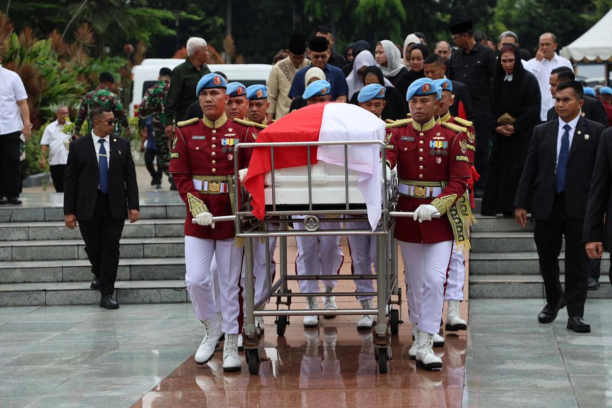 FOTO: Pemakaman Try Sutrisno