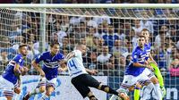 Inter Milan memastikan kemenangan atas Sampdoria berkat gol pada masa injury time babak kedua. (Simone Arveda/ANSA via AP)