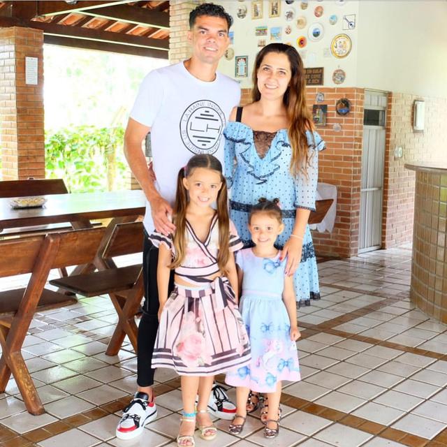 Ana Sofia Moreira, Istri Bek Berpaspor Portugal, Pepe