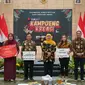 bankjatim melakukan aksi penyaluran Kredit Jatim Ritel kepada salah satu nasabahnya dalam kegiatan  “The 4th Kampoeng Kreasi” yang diselenggarakan oleh Pemprov Jatim di Royal Plaza, Kamis (1/6).