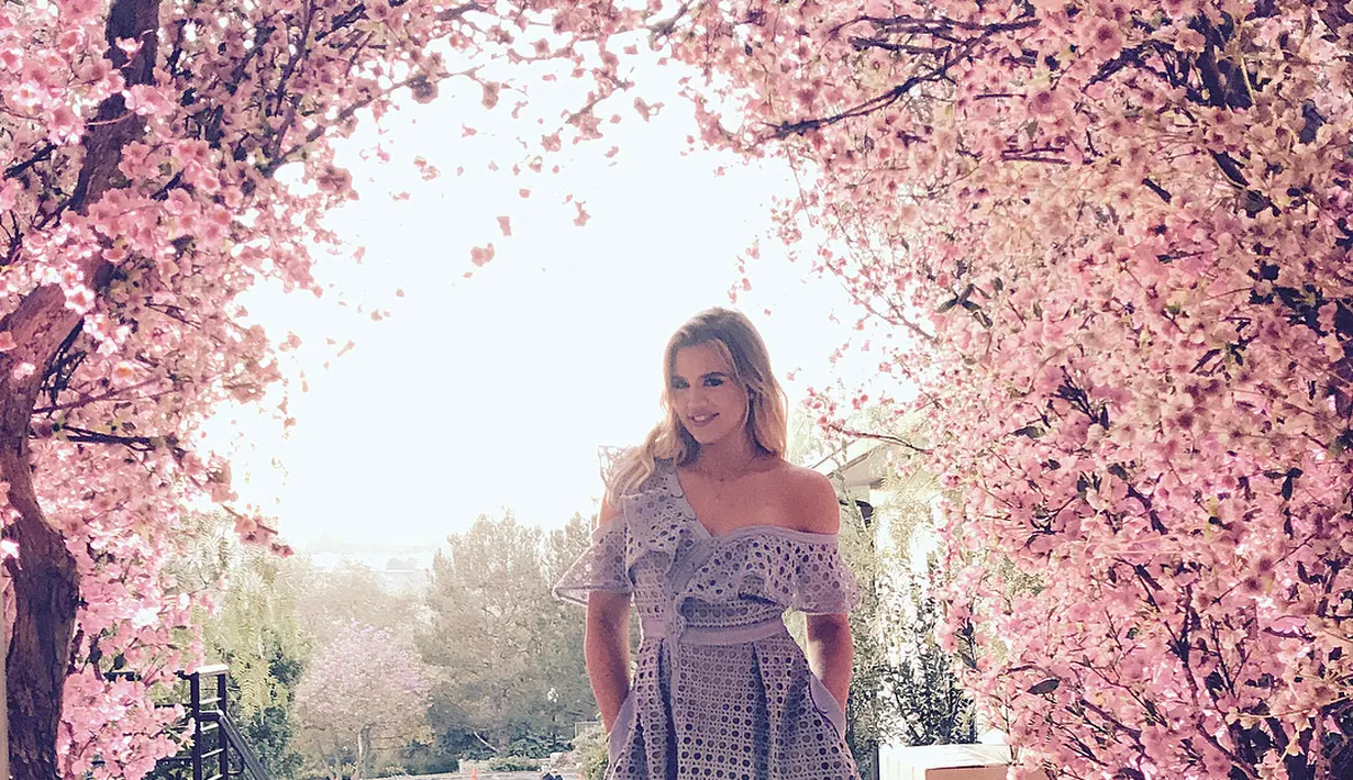 Ia bahkan tak jarang mengunggah instastory dengan quotes percintaan. (instagram/khloekardashian)