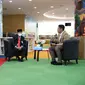 Kepala Perpusnas Syarif Bando dan anggota Komisi X DPR RI Putra Nababan dalam perbincangan soal literasi yang digelar Pusat Analisis Pengembangan Perpustakaan dan Pengembangan Budaya Baca, Senin (17/5/2021). (Liputan6.com/ Ist)