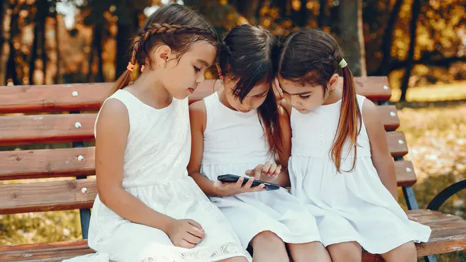 wanita oktober gadget anak