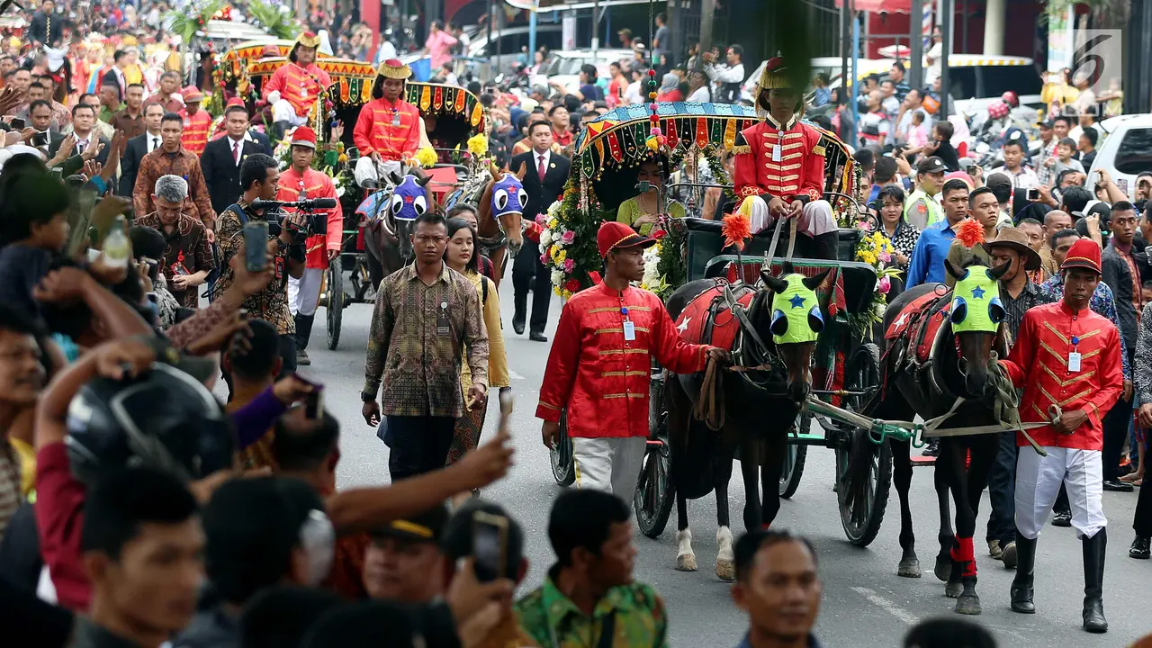 Kirab Kahiyang Ayu Siregar dan Bobby Nasution