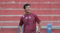Caretaker pelatih Persik Kediri, Alfiat. (Bola.com/Gatot Susetyo)