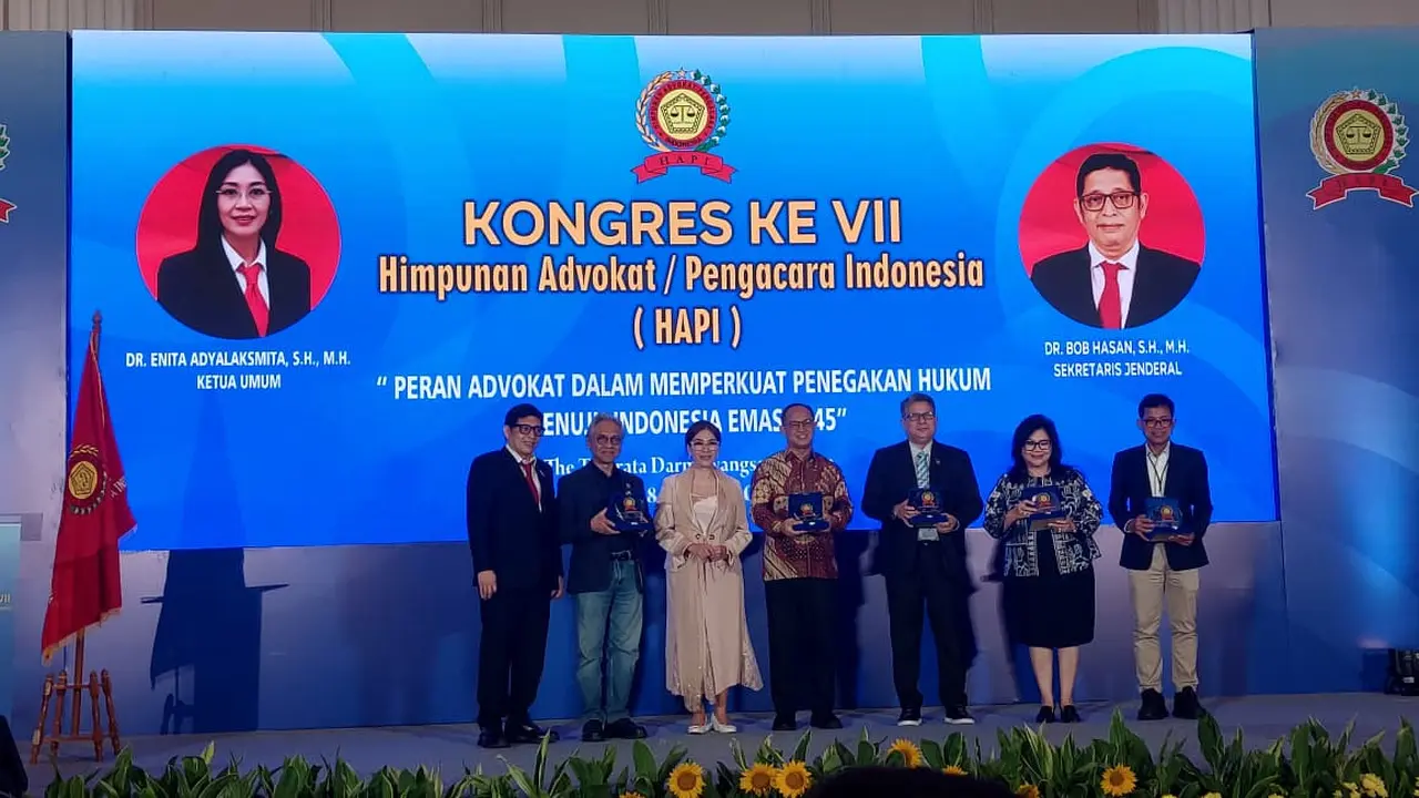 Enita Adyalaksmita kembali terpilih menjadi Ketua Umum (Ketum) Himpunan Advokat/Pengacara Indonesia (HAPI) dalam Rapat Pimpinan Nasional (Rapimnas) 2025.