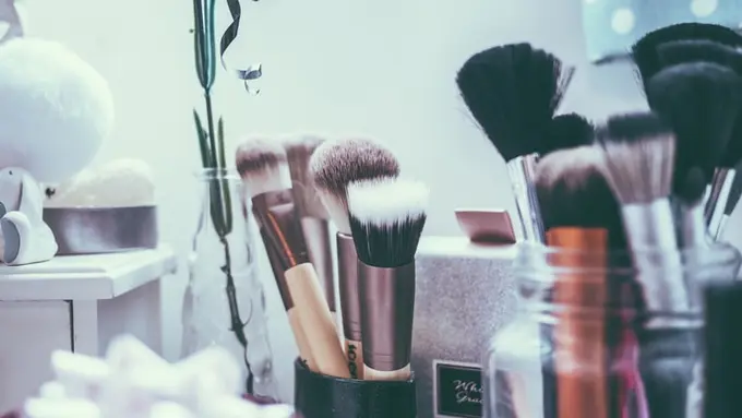 Ilustrasi kuas makeup