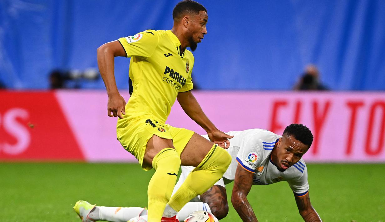 Di akhir babak pertama, Arnaut Danjuma kembali mengancam gawang Real Madrid. Tembakannya dari jarak dekat masih melebar dari gawang Real Madrid. (AFP/Gabriel Bouys)