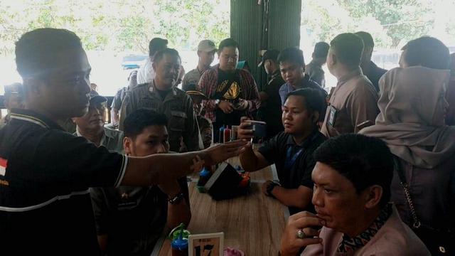 Pemilik Usaha Bakso di Palembang Mengamuk Usai Rusak Alat Deteksi Pajak