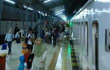 Stasiun Kertapati Padat: 1.296 Penumpang Penuhi Arus Balik Libur Hari Buruh 2026