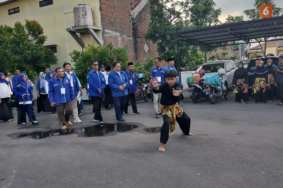 Tak Hanya Bersepeda, Tampilkan Seni Tari dan Gamelan PAN Daftarkan 45 Bacaleg ke KPU