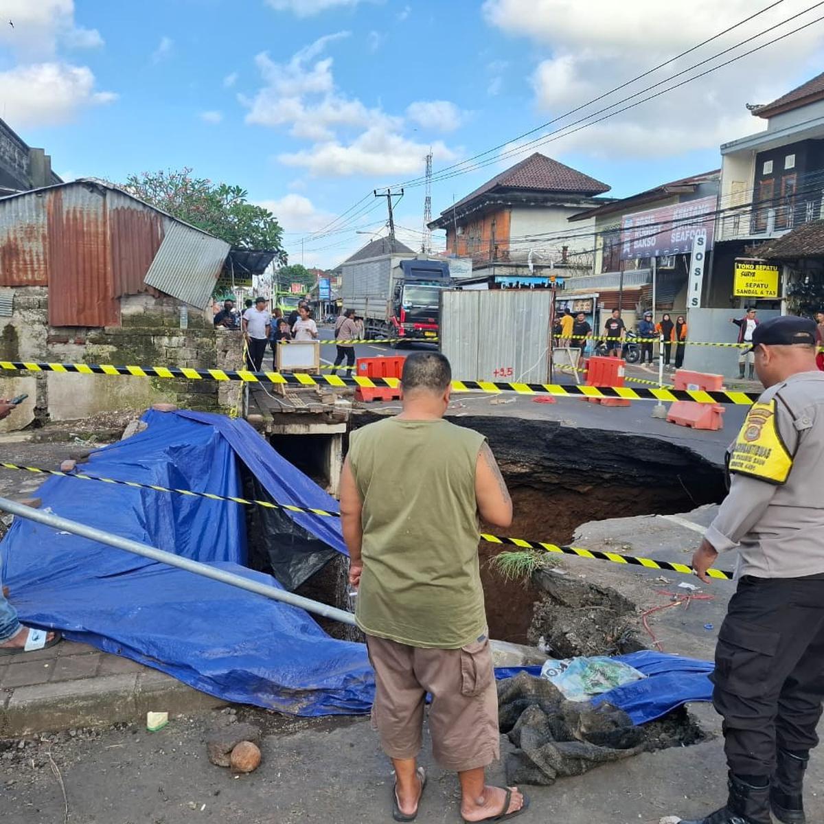Lubang raksasa di Bali