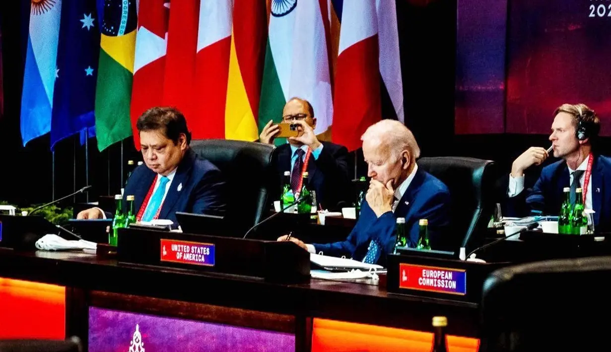 Pertemuan bilateral antara Indonesia dan Amerika Serikat di sela-sela KTT G20 membahas agenda utama kerja sama kedua negara yakni Partnership for Global Infrastructure and Investment (PGII). Pada kesempatan tersebut, Presiden Joko Widodo menegaskan tiga hal penting untuk PGII ke depannya yaitu pentingnya country driven, paradigma kolaborasi dengan berbagai pemangku kepentingan dan dukungan pencapaian tujuan pembangunan berkelanjutan (SDGs). (Foto:Dok Istimewa)