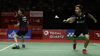 Ganda putra Indonesia, Kevin Sanjaya Sukamuljo/Marcus Fernaldi Gideon, saat menghadapi ganda Malaysia, Aaron Chia/Soh Wooi Yik, pada laga Indonesia Masters 2020 di Istora Senayan, Jakarta, Sabtu (18/1). Kevin/Marcus menang dua gim dengan skor 21-19 dan 21-19. (Bola.com/Yoppy Renato)