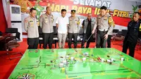 Penjabat Gubernur Jabar Bey Machmudin saat meninjau Posko Terpadu Mudik Lebaran Padalarang, Bandung Barat, Senin, 8 April 2024.