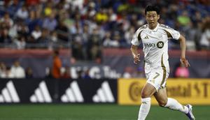 Gelandang Los Angeles FC, Son Heung-min, tampil dalam laga melawan New England Revolution di Gillette Stadium, Minggu (17/8/2025) pagi WIB. (Winslow Townson/Getty Images/AFPWinslow Townson / GETTY IMAGES NORTH AMERICA / Getty Images via AFP)
