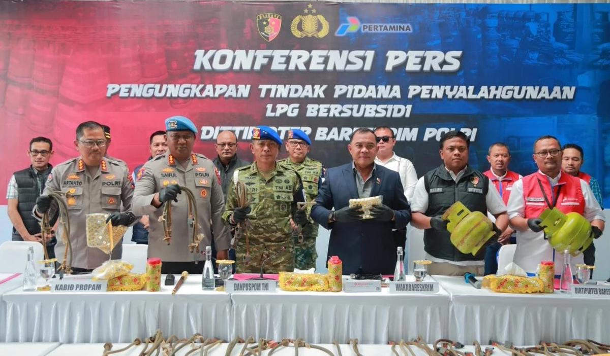 FOTO: Bareskrim Ungkap Penyalahgunaan LPG Subsidi, Dua Orang Jadi Tersangka