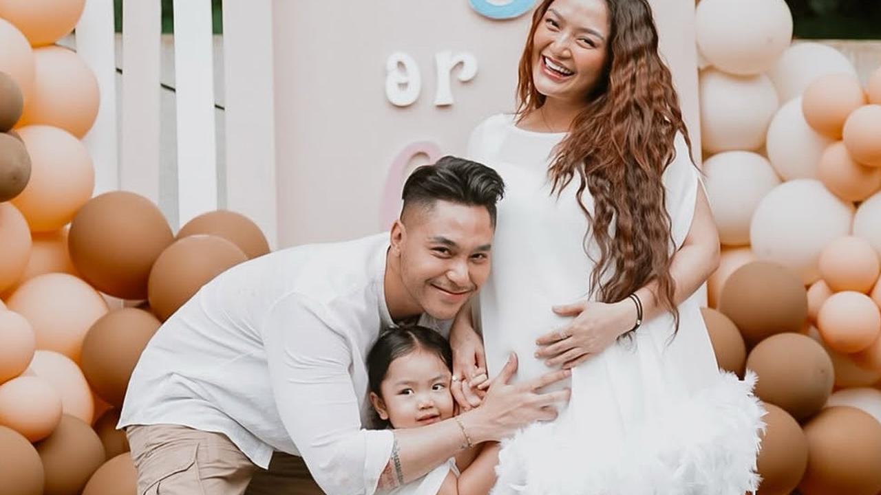 6 Potret Keseruan Gender Reveal Anak Kedua Siti Badriah dan Krisjiana, Xarena Sangat Antusias