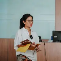 Dian Sastrowardoyo saat menjadi dosen di Vokasi Universitas Indonesia. (Foto: Instagram/therealdisastr)