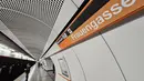 Tanda di stasiun kereta bawah tanah U3 Herrengasse (Jalan pria) ditutup dengan tanda sementara Frauengasse (Jalan wanita) untuk menandai Hari Perempuan Internasional di Wina, Austria, Rabu (8/3/2023). Tidak hanya di jalan-jalan Wina tetapi juga di jaringan kereta bawah tanah sesuatu terjadi pada Hari Perempuan. (JOE KLAMAR / AFP)