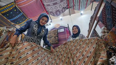 Tinjau Booth IFW 2026, Komisaris Pertamina Patra Niaga Dorong UMKM Go Internasional