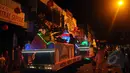 Beberapa mobil hias ikut memeriahkan malam perayaan Cap Go Meh di Bogor, Jawa Barat, Kamis (5/3/2015). Malam perayaan Cap Go Meh di Kota Bogor berlangsung meriah. (Liputan6.com/Helmi Fithriansyah)