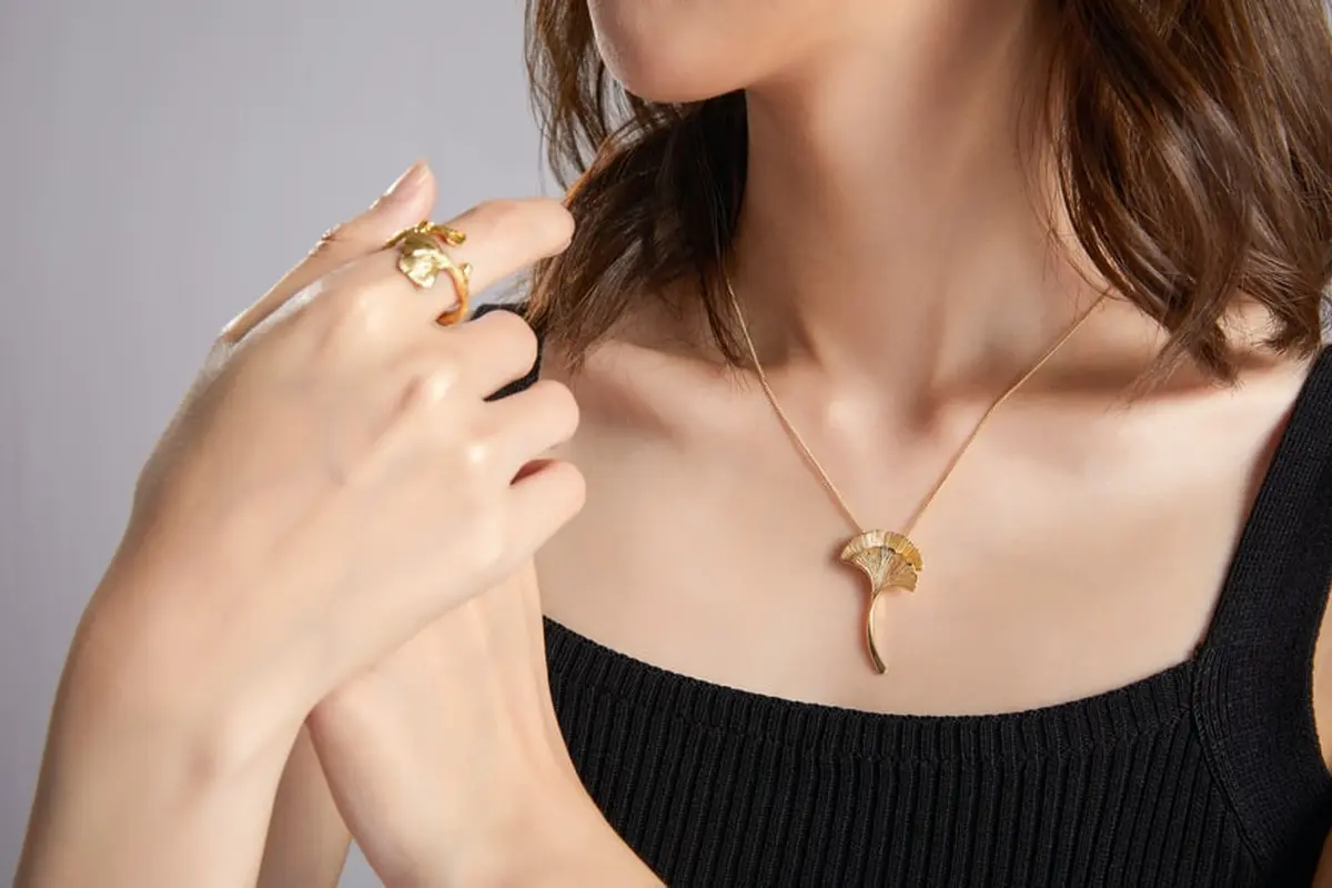 Arti Mimpi Dikasih Kalung Emas yang Membawa Keberuntungan