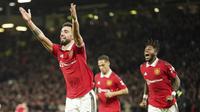 Dua gol kemenangan Manchester United atas Tottenham seluruhnya tercipta di babak kedua, masing-masing lewat aksi Fred dan Bruno Fernandes. (AP/Dave Thompson)