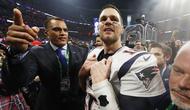 Tom Brady - Bintang american football ini merupakan salah satu atlet terpopuler di Amerika Serikat. Pria berusia 44 tahun itu menghasilkan 37.000 dollar atau setara Rp 529,6 juta per menit pada tahun 2021. (AFP/Jamie Squire)