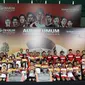 Peraih Super Tiket dan Super Tiket Tambahan di Audisi Umum Djarum region Kudus berpose bersama di GOR Jati, Kudus, Kamis (6/9/2018). (Bola.com/Dok. PB Djarum)