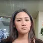 Usai menjalani pemeriksaan tambahan, Tamara Tyasmara bungkam kala disinggung soal menitipkan anaknya, Dante, yang baru berusia 6 tahun, ke pacar. (Foto: Dok. YouTube Intens Investigasi)