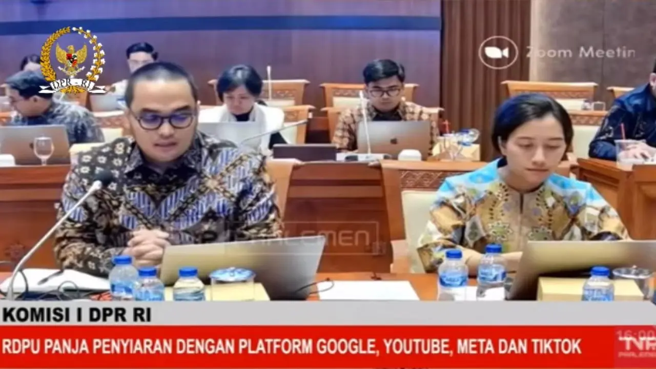 Pihak Tiktok dalam Rapat Panja Penyiaran Komisi I DPR dengan Google, Youtube, Meta, dan TikTok, Selasa (15/7/2025).