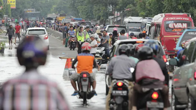 Keceriaan Anak Korban Banjir Pantura Cirebon